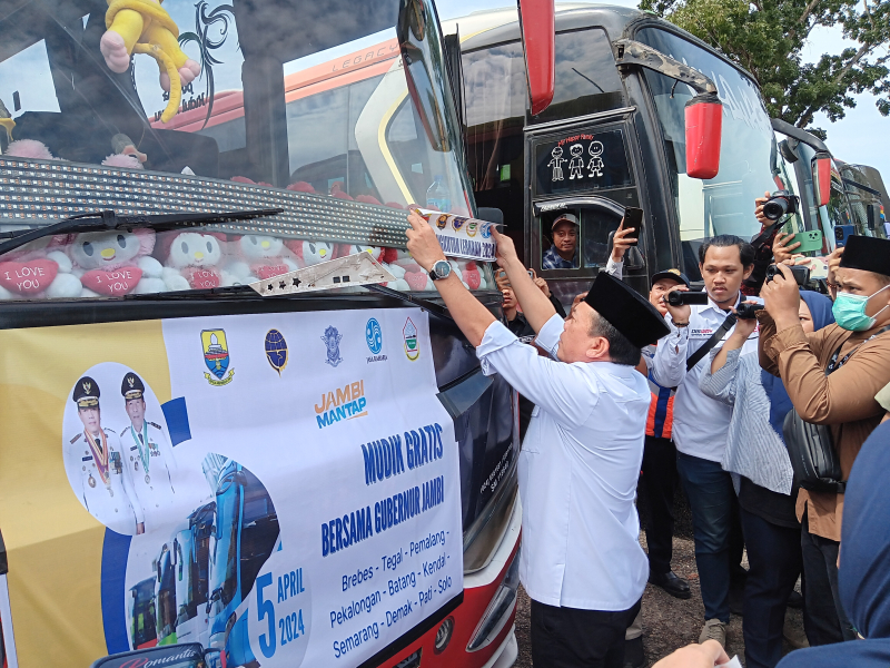 Gubernur Lepas Mudik Gratis Warga Jambi ke Pulau Jawa, PETAJAMBI.COM