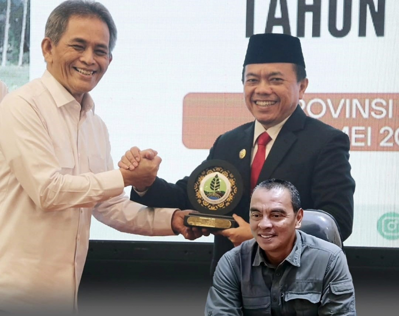 Gubernur Al Haris Memimpin Jambi Menuju Keberlanjutan Gambut Nasional, PETAJAMBI.COM
