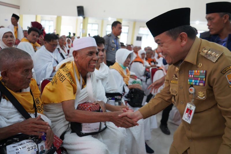 Lepas JCH Kloter 23, Gubernur: Pemprov Jambi Komitmen Berikan yang Terbaik Bagi Jamaah , PETAJAMBI.COM