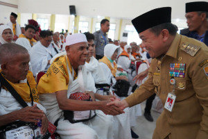 Lepas JCH Kloter 23, Gubernur: Pemprov Jambi Komitmen Berikan yang Terbaik Bagi Jamaah , PETAJAMBI.COM