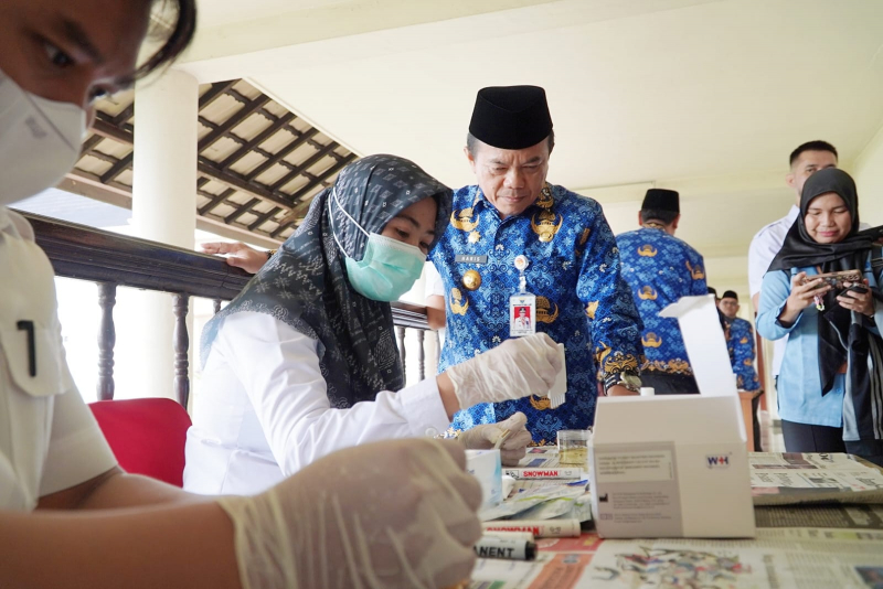 Mendadak Gubernur, Sekda dan Pejabat Pemprov Jambi Jalani Tes Urine, PETAJAMBI.COM