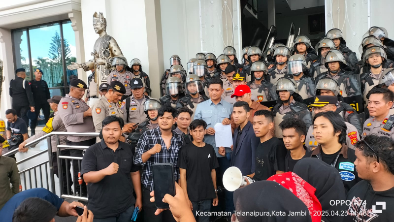 Dalam Kondisi Lelah, M.Hafiz Temui Langsung Massa Aksi di Gedung DPRD dan Siap Suarakan Aspirasi di Tingkat Pusat, PETAJAMBI.COM
