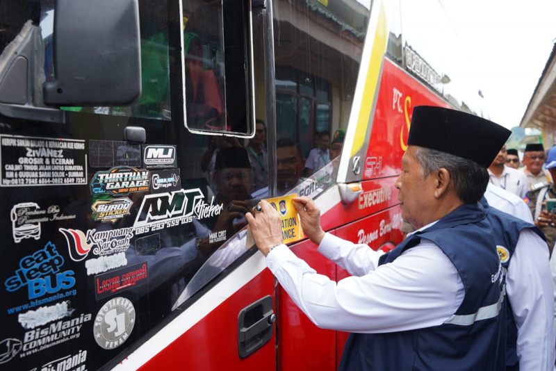 Lepas JCH Kloter 13, Wagub Sani: Jaga Fisik, Mental dan Kesehatan, PETAJAMBI.COM