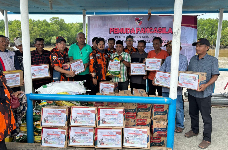 Peduli Sesama, Pemuda Pancasila Tanjungjabung Barat Salurkan Paket Sembako untuk Warga Desa Sungai Dualap, PETAJAMBI.COM