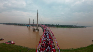 Provinsi Jambi Cetak Sejarah, Raih Rekor MURI Pengibaran Ribuan Bendera Merah Putih, PETAJAMBI.COM