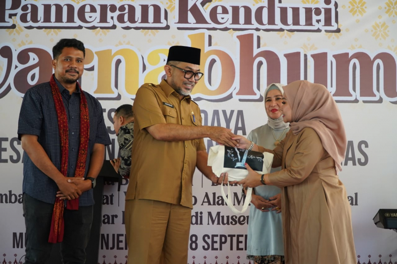 Sekda Buka Pameran Kenduri Swarnabhumi, Angkat Filosofi Batik dan Songket sebagai Manuskrip Peradaban, PETAJAMBI.COM