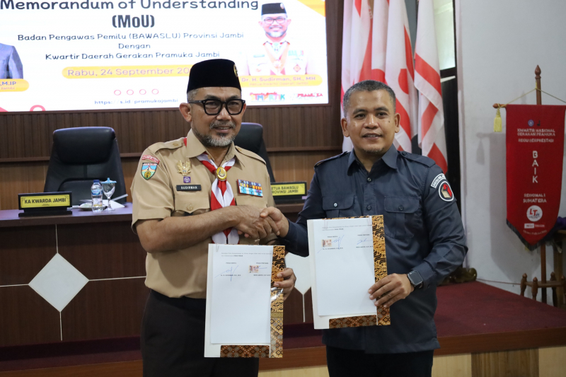 Maksimalkan Pengawasan Partisipatif, Bawaslu Jambi Teken MoU dengan Kwarda Pramuka, PETAJAMBI.COM